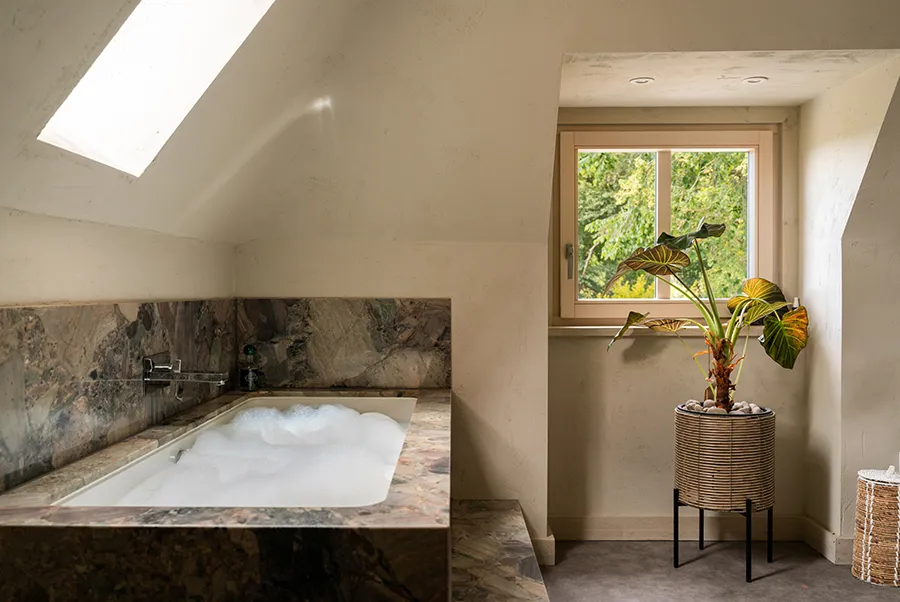 Amberford House Master Ensuite 1
