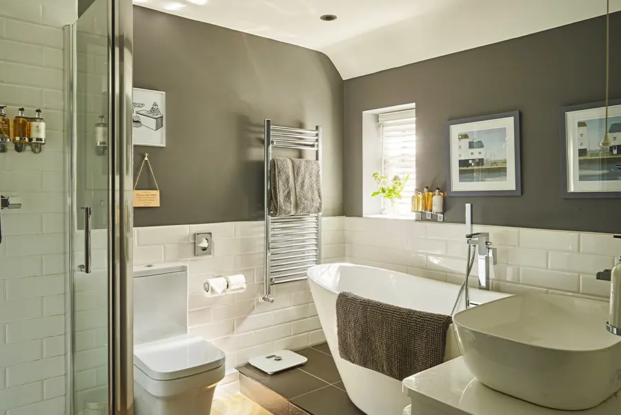 Hearth & Hollow Family Bathroom