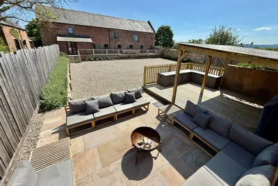 The Retreat Barn Outdoor Kitchen & Seating