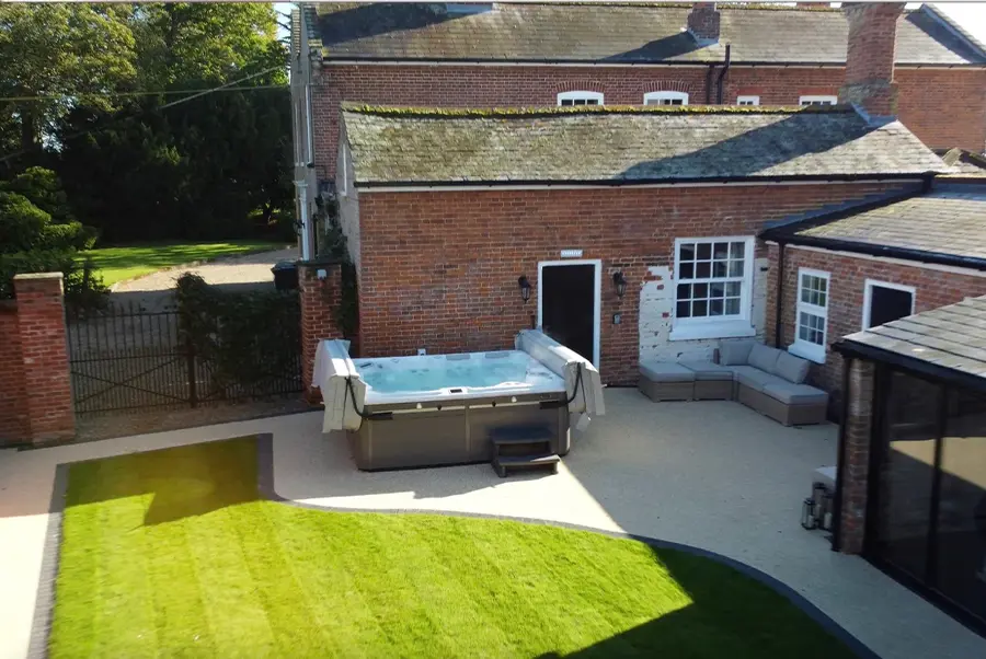 Windmill View Hot Tub
