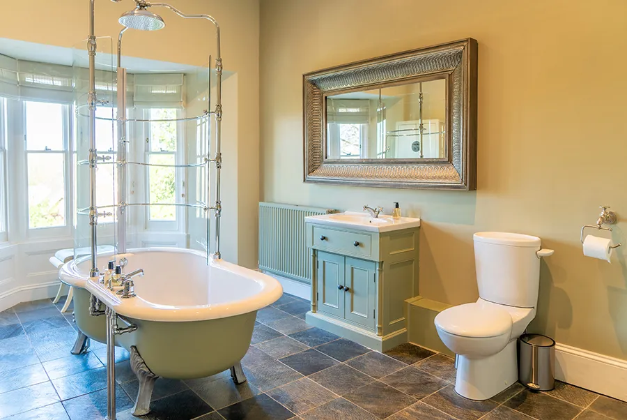 Mendip Manor Main Bathroom